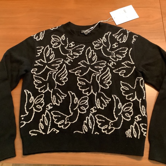 CHANEL CASHMERE SWEATER - Picture 1 of 6